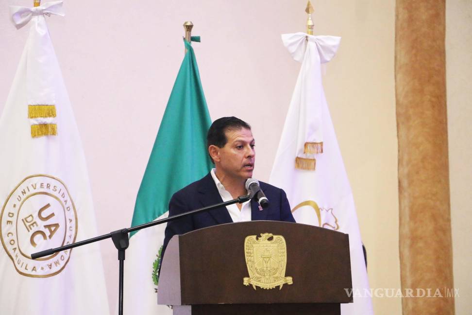 $!El rector Octavio Pimentel reconoció el liderazgo, compromiso y labor académica de la directora, reafirmando el respaldo institucional a su gestión.