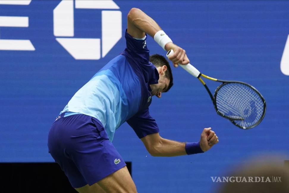 $!Novak Djokovic tuvo otra rabieta durante la Final del US Open al perder un punto ante el ruso Medvedev.