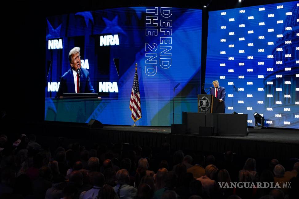 $!El expresidente Donald Trump habla en la Convención de la Asociación Nacional del Rifle en Indianápolis.