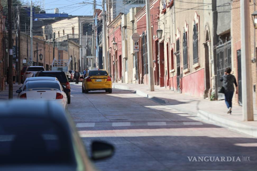 $!Mónica Amezcua, vecina del sector, subrayó la importancia de mejorar la vialidad para los habitantes, especialmente los adultos mayores, y expresó la necesidad de soluciones prácticas más allá de lo estético.