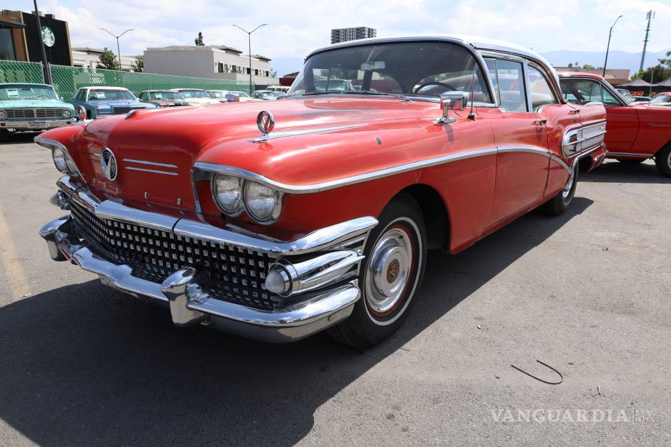 $!Más de 60 autos clásicos y antiguos se exhibieron en Eleganza Car &amp; Truck 2025, celebrado en Parque Centro de Saltillo.