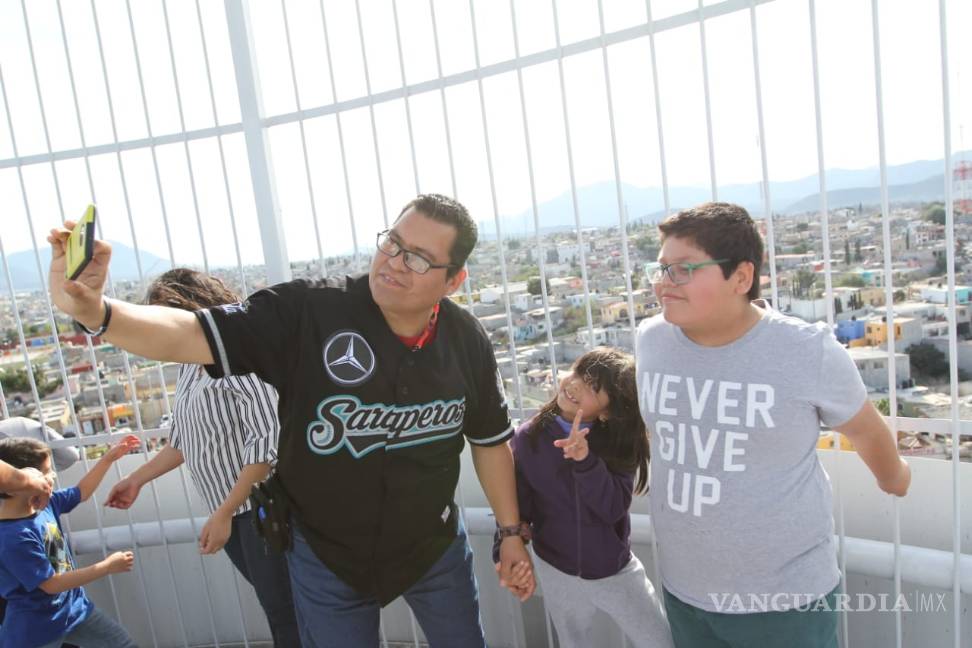 $!A pocas semanas de su inauguración, Mirador de Saltillo atrae a más de 15 mil visitantes