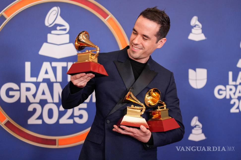 $!Edgar Barrera, ganador de los premios a la mejor canción tropical y canción del año por Si antes te hubiera conocido.