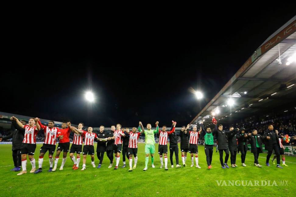 $!Acumula el PSV del 'Chucky' Lozano 12 juegos invicto en la Eredivisie