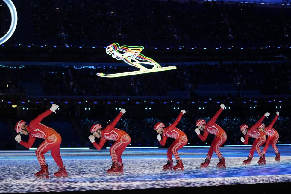 $!Artistas participan durante la ceremonia de apertura de los Juegos Olímpicos de Invierno de 2022 en Beijing. AP/Jae C. Hong