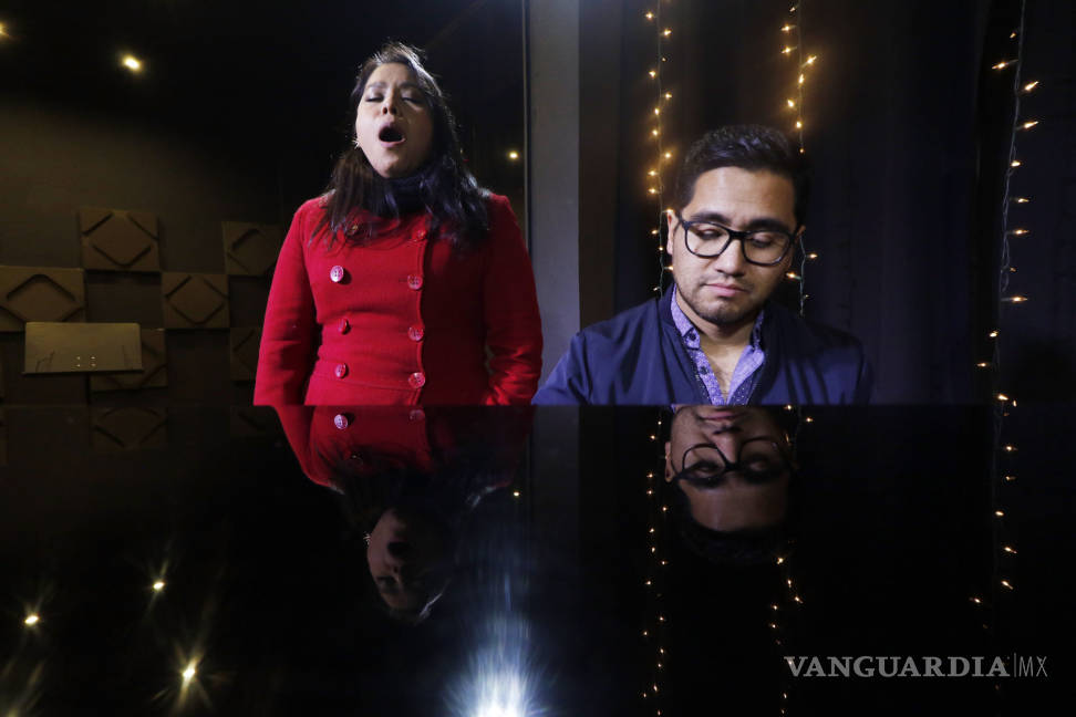 $!Reúnen su talento Alejandro Miyaki y Alejandra López-Fuentes en Sala Prisma