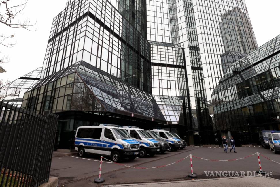 $!Ante la sospecha de lavado de dinero, policía alemana registra el Deutsche Bank
