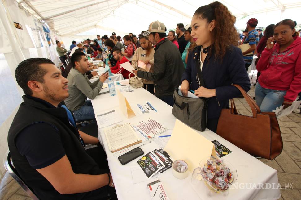 Participan 40 empresas en Feria del Empleo