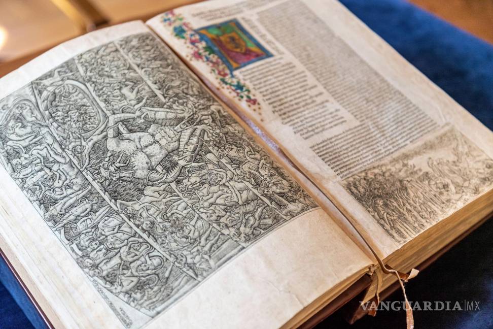 $!Presentación de la edición ilustrada más antigua de ‘La Divina Comedia’ de Dante Alighieri en el Instituto Nacional de Ossolinski en Wroclaw, Polonia. EFE/EPA/Maciej Kulczynski