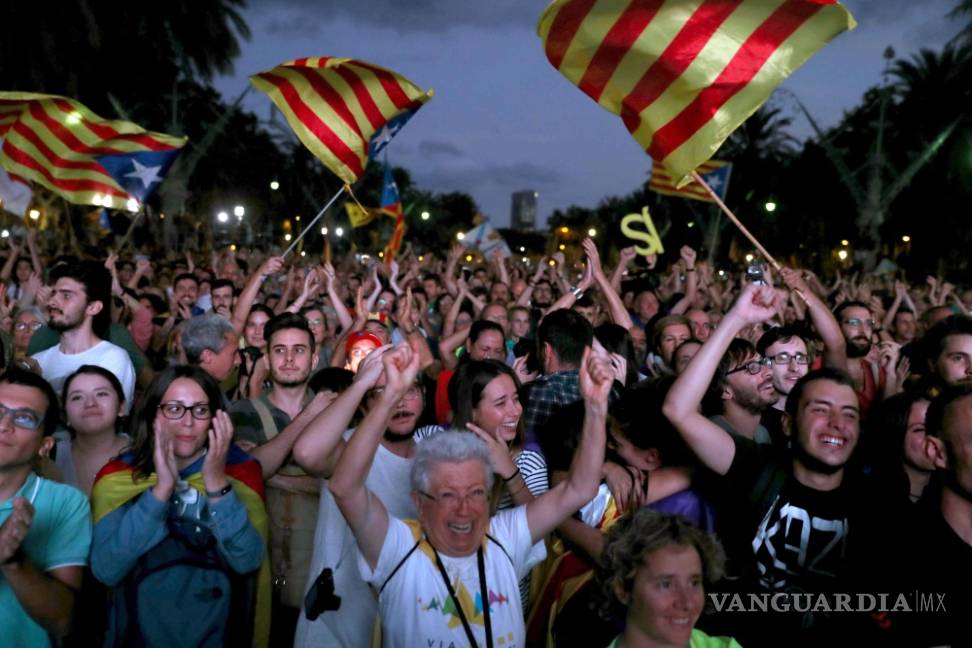 $!Puigdemont suspende la declaración de independencia para buscar el diálogo con el gobierno español
