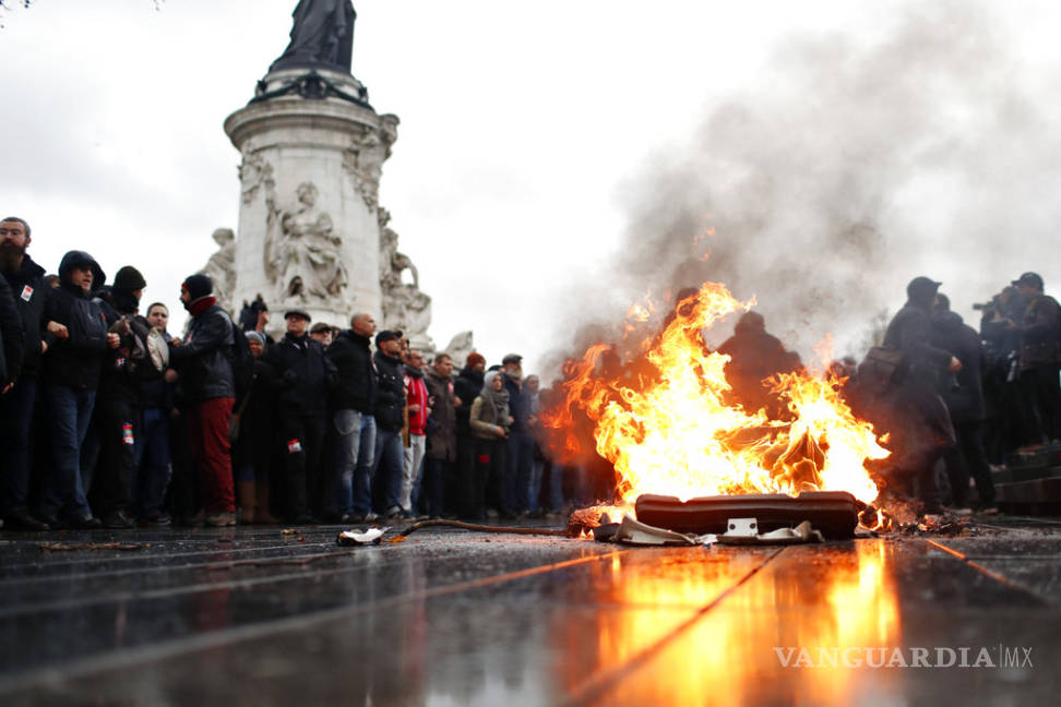 $!Detienen en Francia a cerca de 2 mil personas en protestas de chalecos amarillos