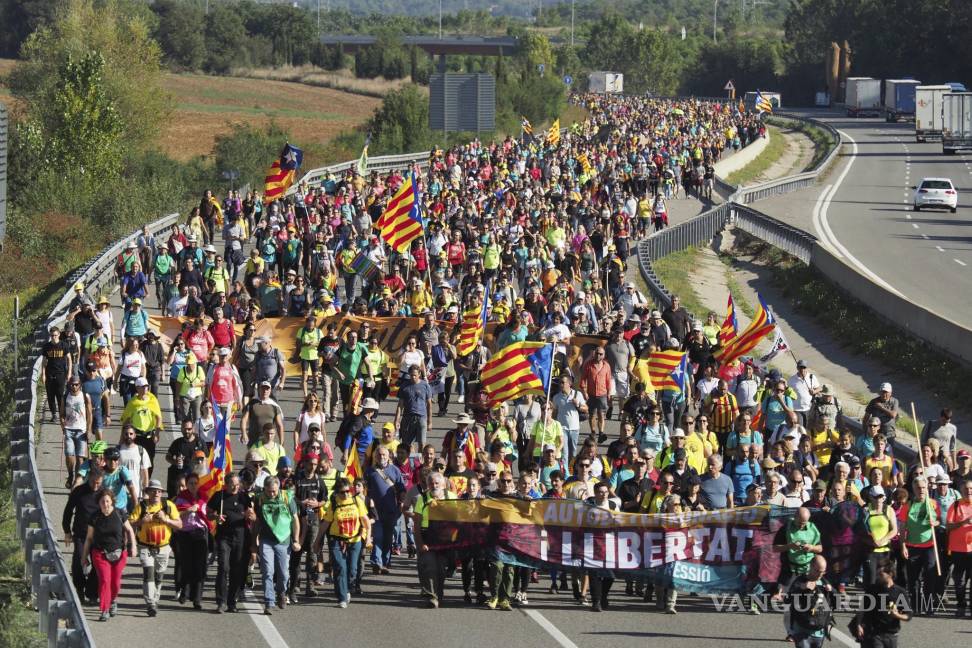 $!Catalanes independentistas vuelven a tomar las calles en Barcelona tras 2 días de violencia