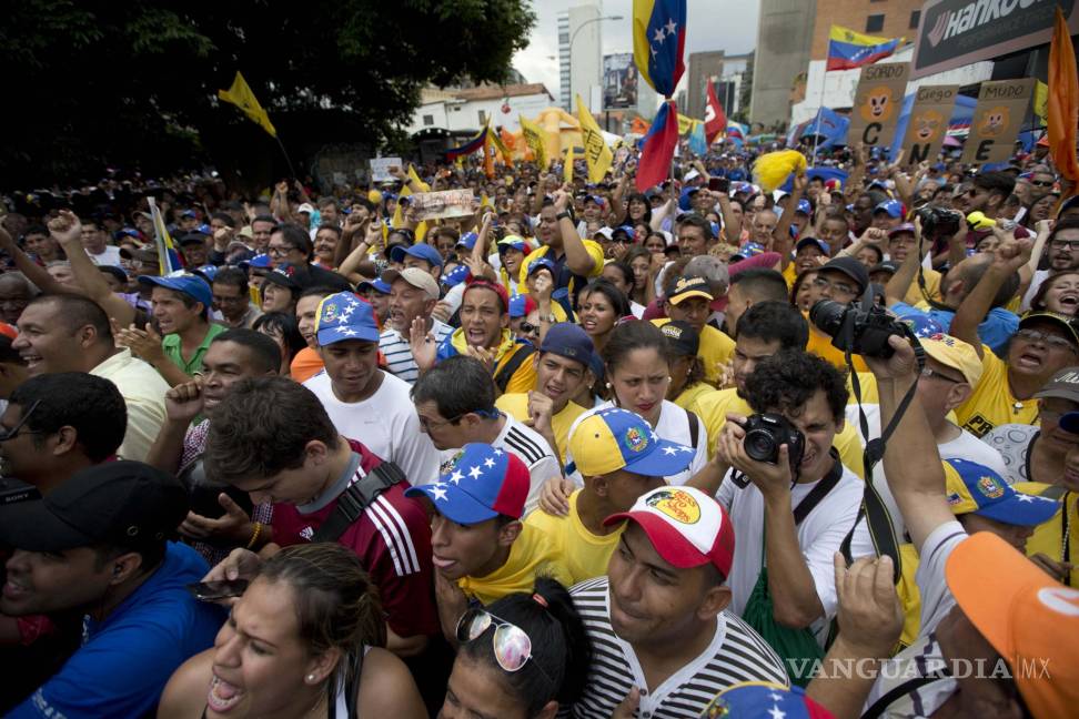 $!Capriles dice que referéndum puede desactivar «bomba» social