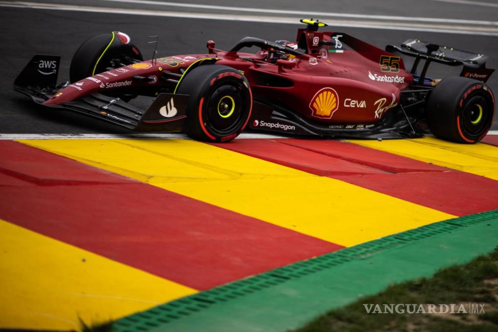 $!El español Carlos Sainz de Ferrari se llevó la pole en la reanudación de la segunda parte de la temporada 2022.