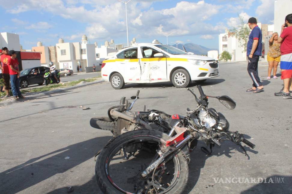 Fallece joven en accidente en moto en Saltillo; sus dos acompañantes están graves (VIDEO)