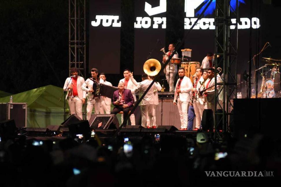 $!Más de 90 mil personas celebran el Grito de Independencia y el aniversario de Torreón con música y seguridad reforzada.