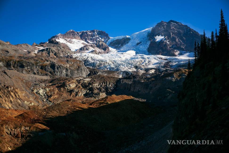 $!El glaciar Tahoma del Monte Rainier en Washington, el 22 de octubre de 2018. El cambio climático está derritiendo el hielo del Monte Rainier.