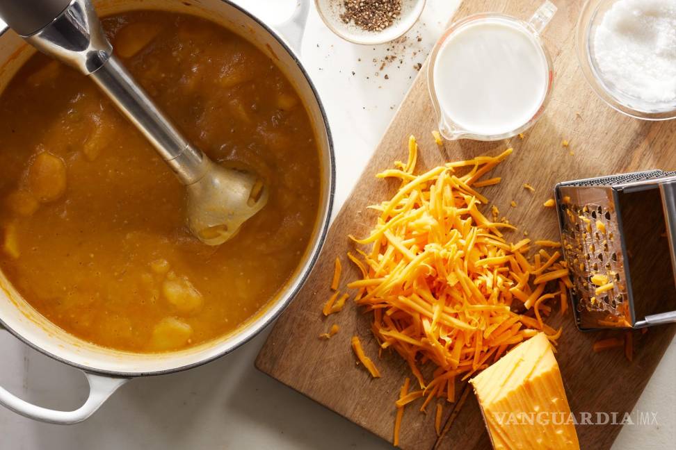 $!Preparo sopa con casi cualquier cosa que pase por mi tabla de cortar, pero las papas son un elemento básico en la olla.