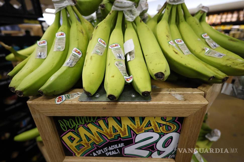 $!Plátanos de México en una tienda de comestibles en Lafayette, California. Donald Trump ha amenazado con imponer aranceles del 25 por ciento a México.