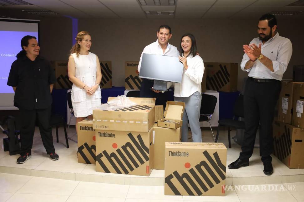 $!Cada equipo cuenta con procesador Intel Core i7, 16 GB de memoria y pantalla LED de 23.8 pulgadas.