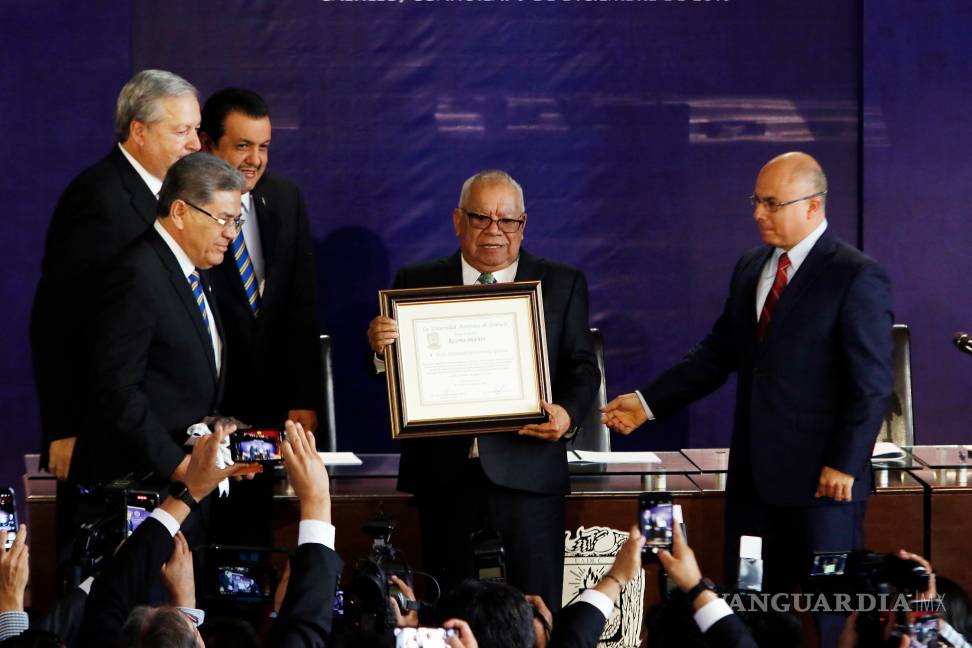 Reconoce UAdeC mérito y trayectoria universitaria; entrega las medallas “Juan Antonio de la Fuente” y “Miguel Ramos Arizpe”