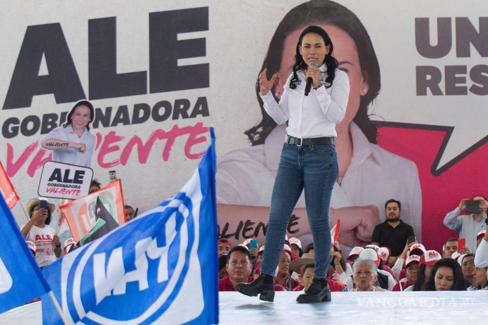 $!Alejandra del Moral, candidata a la gubernatura del Estado de México, por la coalición “Va por el Estado de México” en los campos deportivos El Rosario.