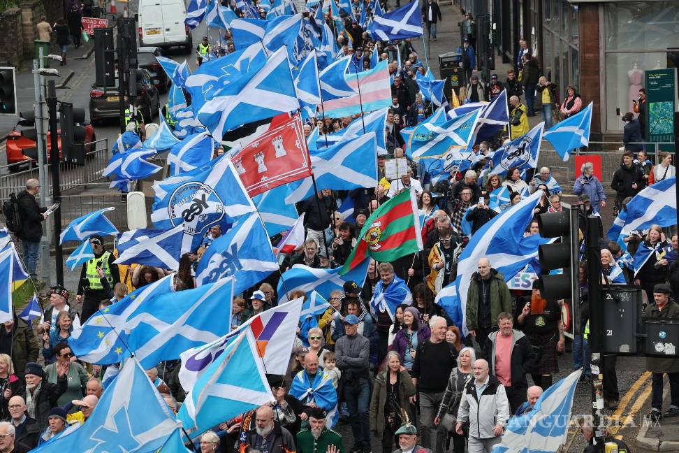 Así inicia el reinado del Carlos III tras una larga espera para ser el monarca británico (fotos)