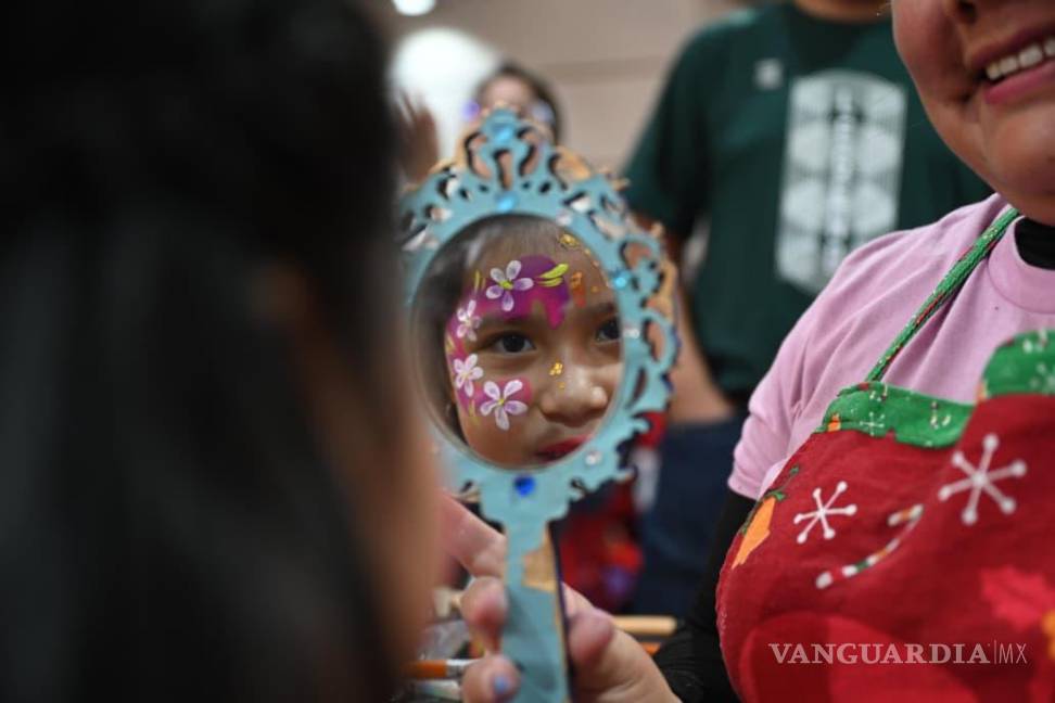 $!Madres y padres elementos de la corporación acompañaron a sus hijas e hijos en el festejo, fortaleciendo la unión familiar y el sentido de pertenencia institucional.