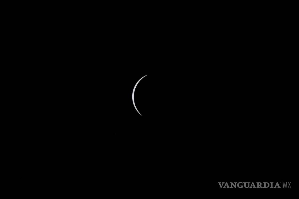 Así cautiva, maravilla y asombra el eclipse solar desde Mazatlán hasta la isla de Terranova (fotos)