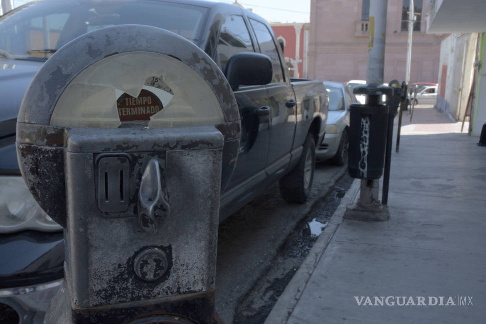 $!En 'extinción' parquímetros en Saltillo; ciudadanos los vandalizan, aseguran
