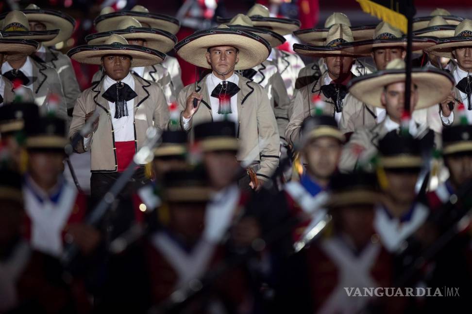 $!Fotografía que muestra la representación histórica durante la ceremonia del 200 aniversario de la consumación de independencia en Ciudad de México (México). EFE/Carlos Ramírez