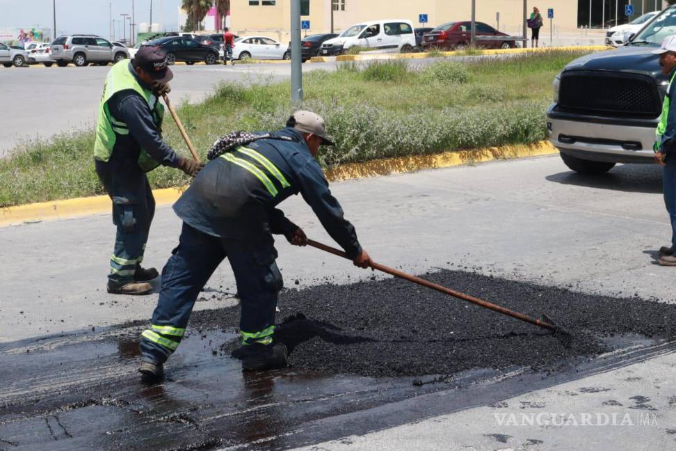 $!El bacheo se lleva a cabo en todos los sectores de la ciudad.