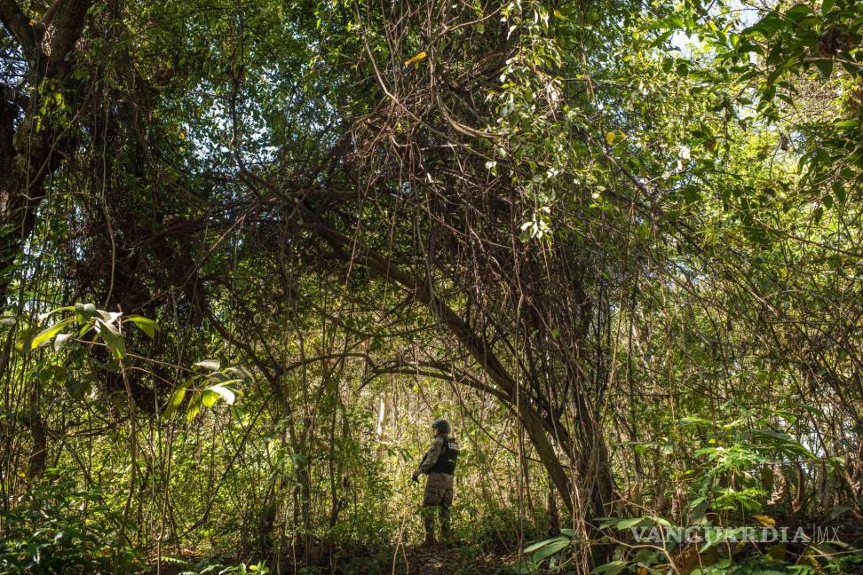$!Un soldado de patrulla en las afueras de San Salvador, El Salvador.