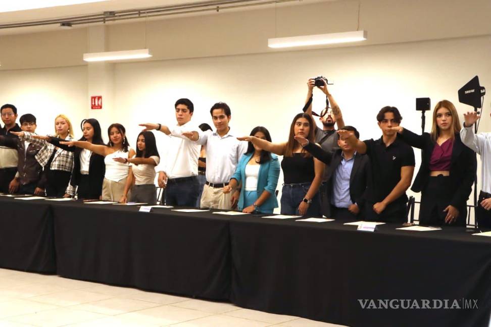 $!El alcalde Javier Díaz González tomó protesta a los 50 integrantes del Consejo Municipal de la Juventud 2025-2027.