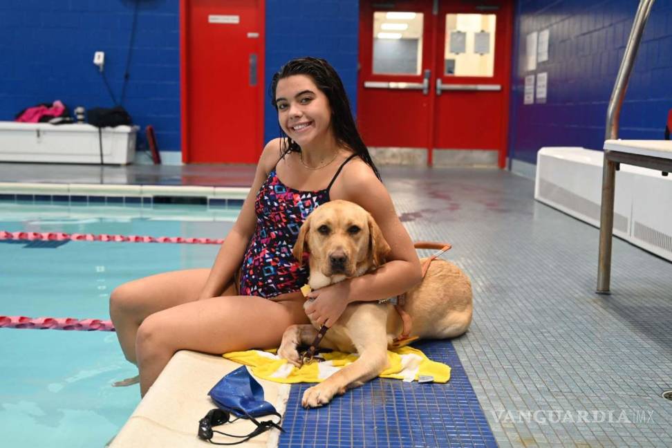 $!Anastasia Pagonis, la nadadora ciega sensación de los Paralímpicos junto a su perro