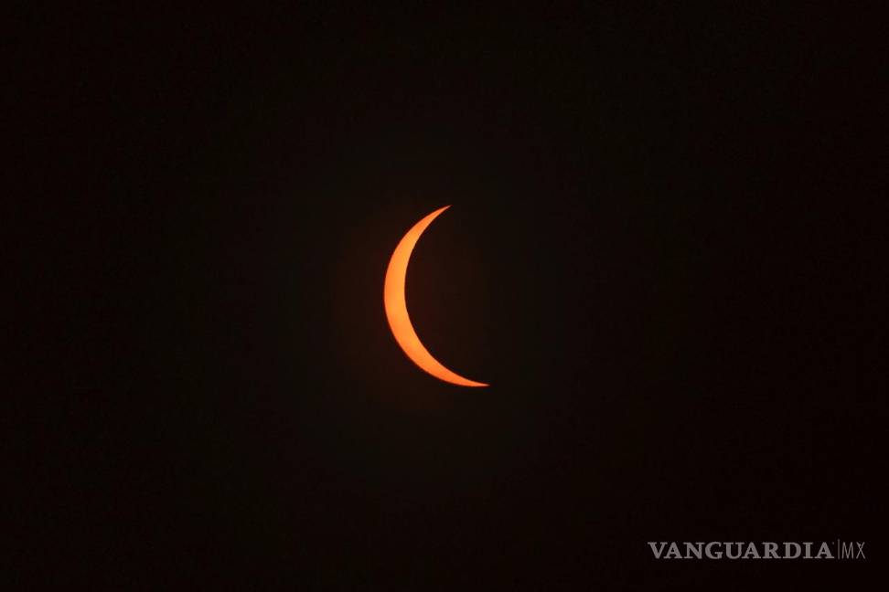 Así cautiva, maravilla y asombra el eclipse solar desde Mazatlán hasta la isla de Terranova (fotos)