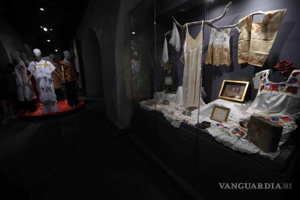 $!La exposición Una larga hebra del Museo del Carmen recoge la vida y obra de Elena Martínez Bolio, una artista bordadora y conocedora del textil.