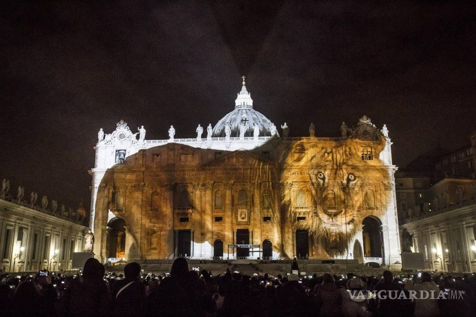 $!El Vaticano se tiñe de luz y color por el medio ambiente