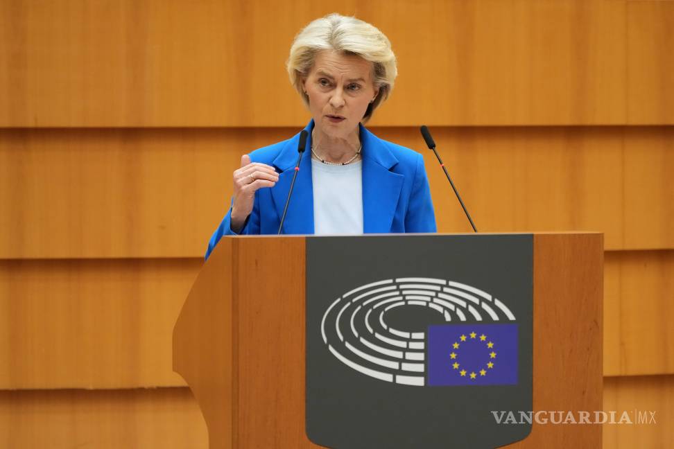 $!La presidenta de la Comisión Europea, Ursula von der Leyen, da un discurso en el pleno del Parlamento Europeo en Bruselas, Bélgica.