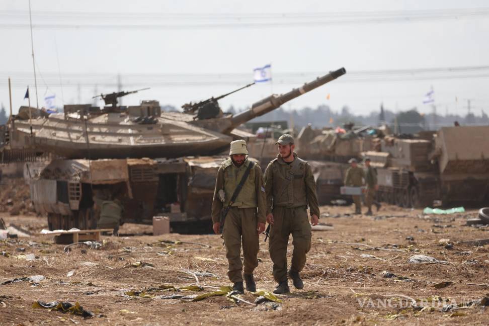 $!Soldados israelíes estacionados cerca de la frontera de Gaza.