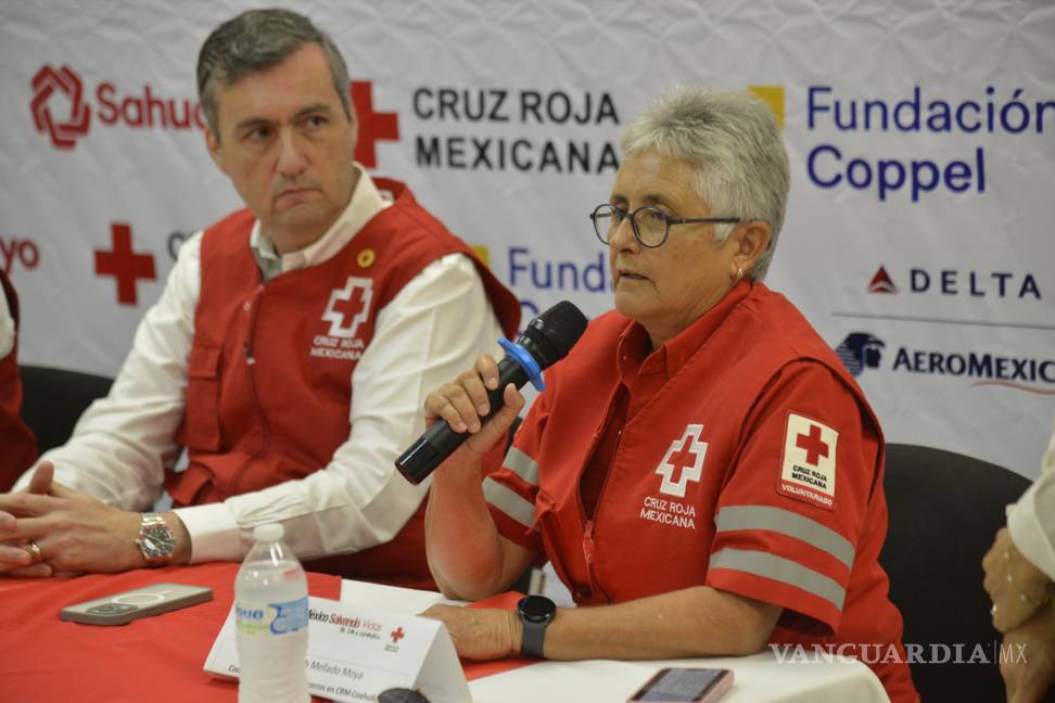 $!El evento tuvo la presencia de autoridades como Raúl Gerardo Salinas Valdés, delegado estatal de Cruz Roja, y Sergio Gerardo Pérez Jiménez, presidente de la Cruz Roja Saltillo.