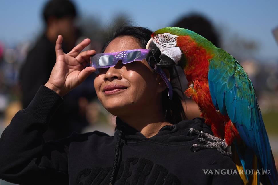 Así cautiva, maravilla y asombra el eclipse solar desde Mazatlán hasta la isla de Terranova (fotos)