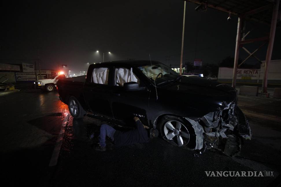 Lluvia en Saltillo deja tres accidentes: dos choques y una aparatosa volcadura