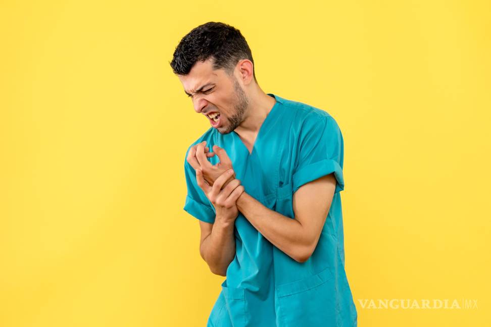 $!Ante dolor articular intenso y recurrente, acudir al médico puede marcar la diferencia.