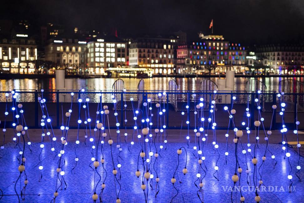 $!El proyecto de luz ‘Aqua Olimpia’ de Artur Grycuk de Polonia, se muestra en el Lilu Light Festival Lucerna, Suiza.