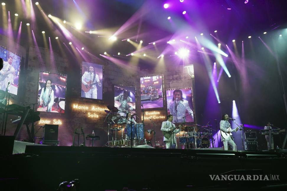 82 mil fans se rinden y se embelesan ante los Bukis en el Estadio Azteca