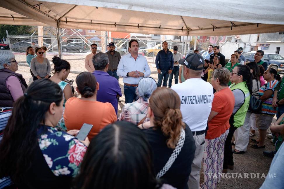 $!El alcalde atendió personalmente las peticiones de las y los vecinos del sector.