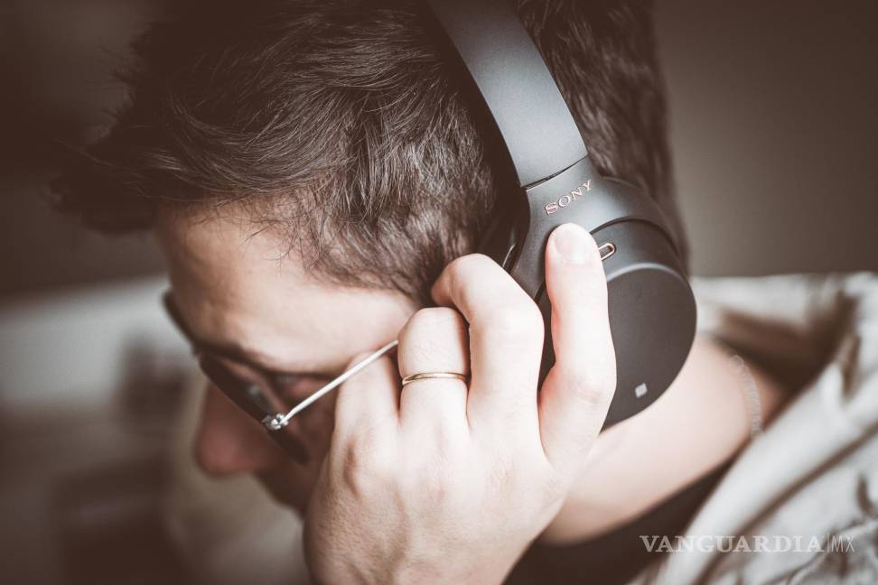 $!Todos hemos escuchado la recomendación de mantener bajo el volumen cuando usamos audífonos para proteger nuestros oídos.