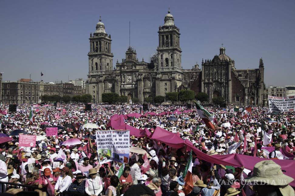 Así toman las calles y plazas miles de mexicanos para defender al INE (Fotos)
