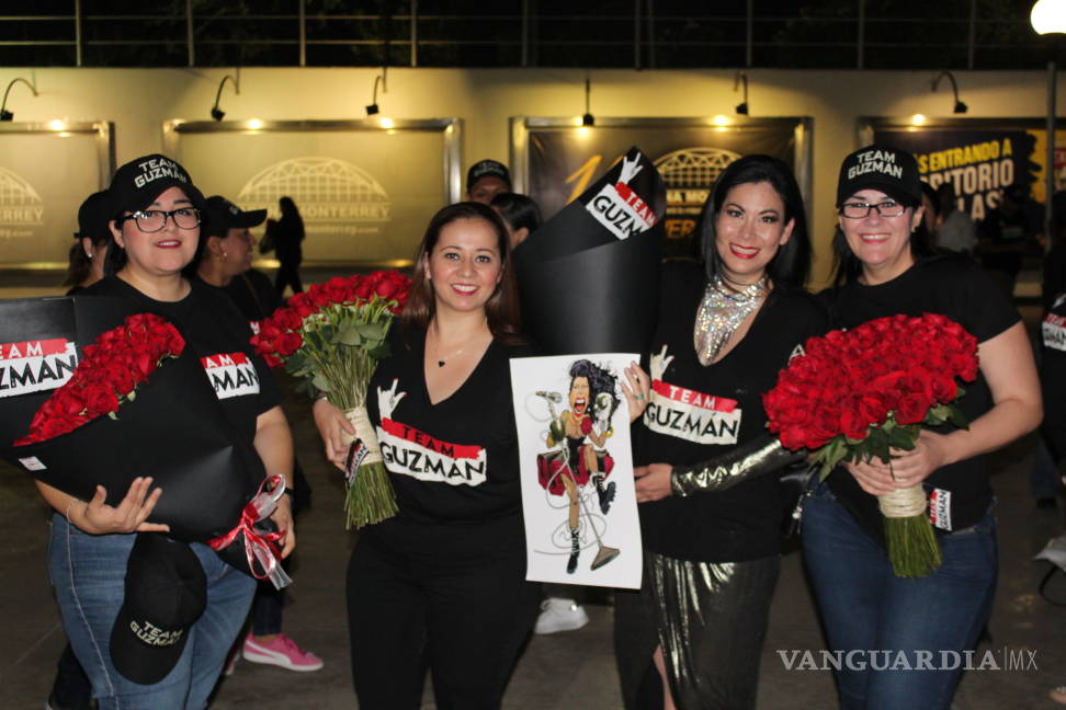 $!Fans sorprenden a Alejandra Guzmán y La Arena la reconoce